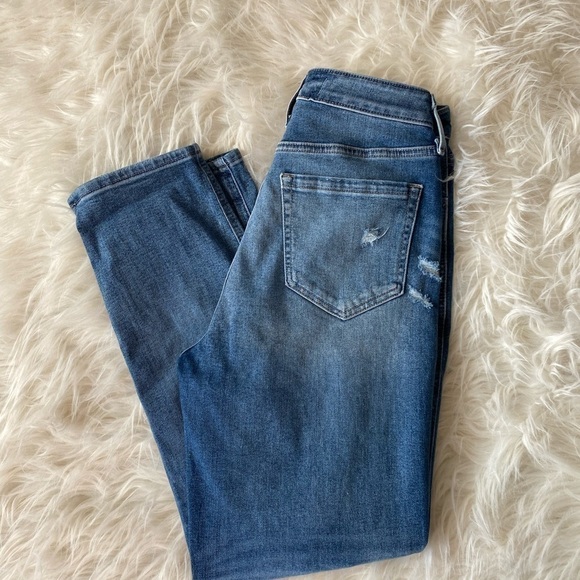 Hollister Women's Ultra High-Rise Mom Jeans Distressed‎ Button Up Closure 5R - Picture 8 of 8